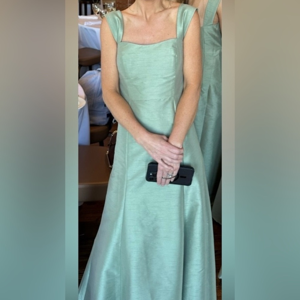 LulaKate bridesmaid dress,
Emily B with TrumpetSkirt Sz:4 Orig:$330 - Picture 3 of 10